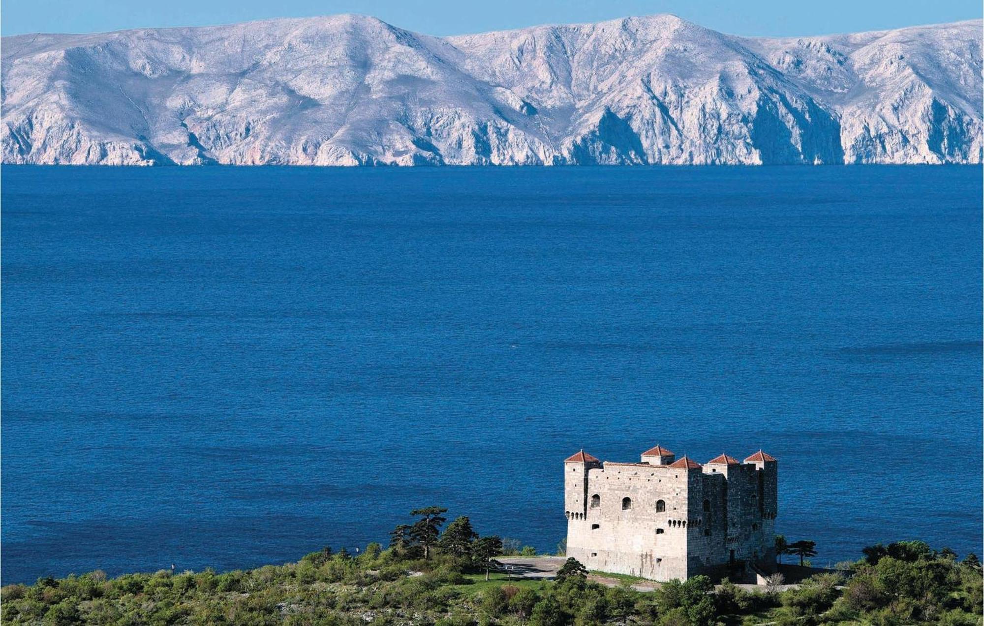 1 Bedroom Nice Apartment In Senj Сень Экстерьер фото